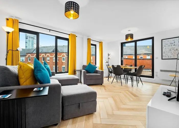 2 Bed Apt W/Parking - City Centre ✘ Private Rooftop Terrace → Close To Brindley Place, Broad St, Utilita Arena Birmingham, Legoland, Sea Life Centre Birmingham, Symphony Hall