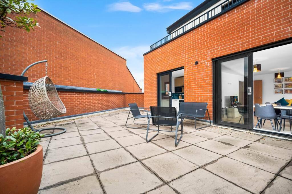 Apartment 2 Bed W/parking - Centre ✘ Private Rooftop Terrace → Close To Brindley Place, Broad St, Utilita Arena Birmingham, Legoland, Sea Life Centre Birmingham, Symphony Hall