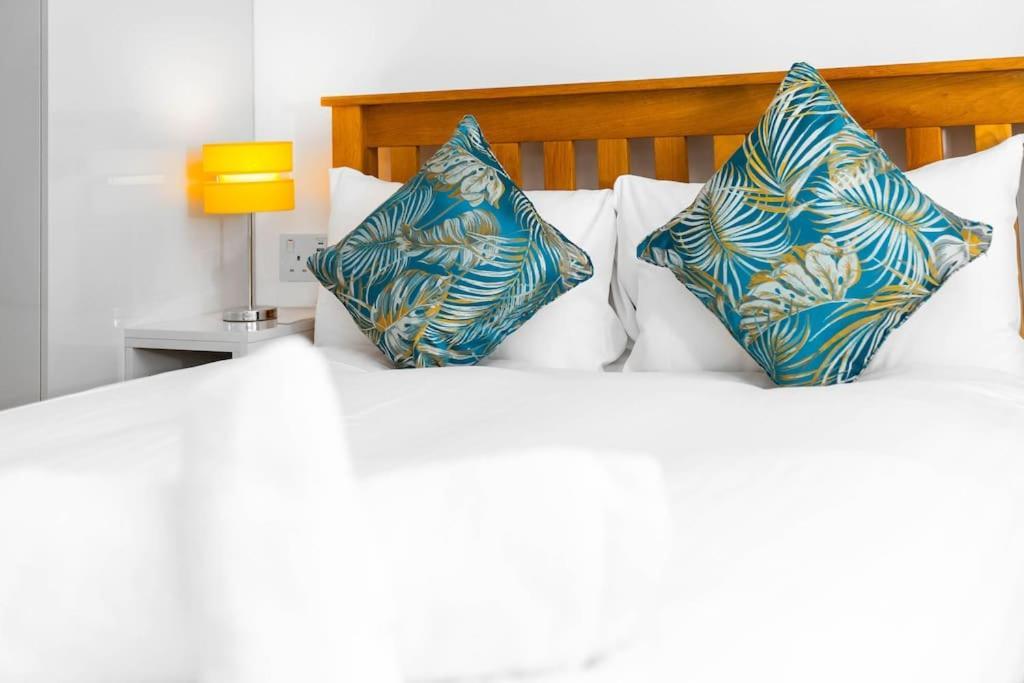 2 Bed W/parking - Centre ✘ Private Rooftop Terrace → Close To Brindley Place, Broad St, Utilita Arena Birmingham, Legoland, Sea Life Centre Birmingham, Symphony Hall