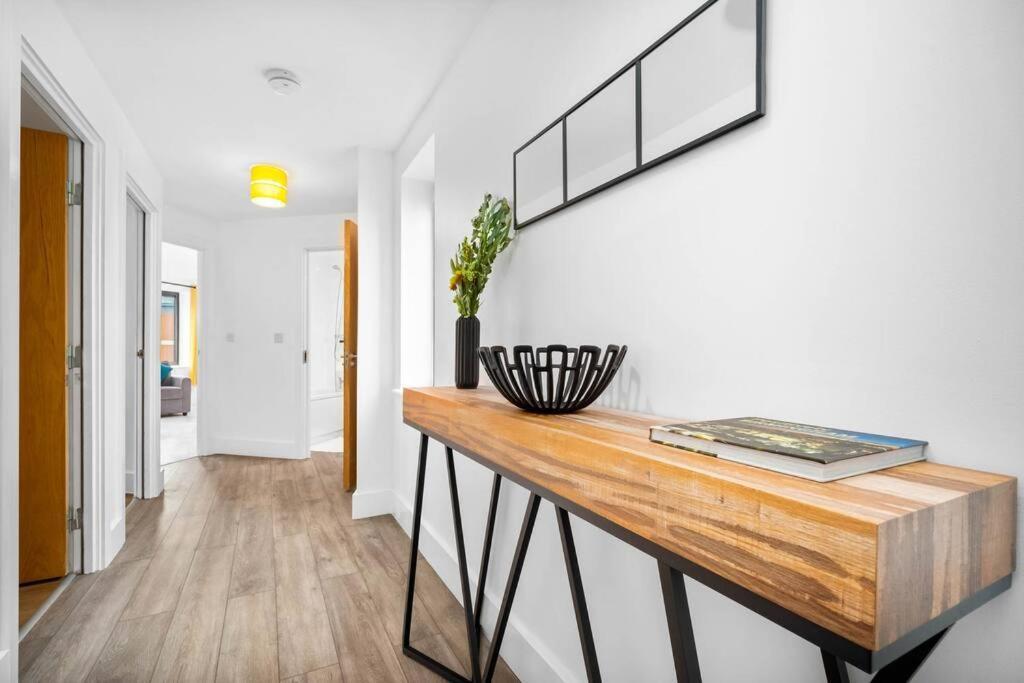 Apartment 2 Bed W/parking - Centre ✘ Private Rooftop Terrace → Close To Brindley Place, Broad St, Utilita Arena Birmingham, Legoland, Sea Life Centre Birmingham, Symphony Hall