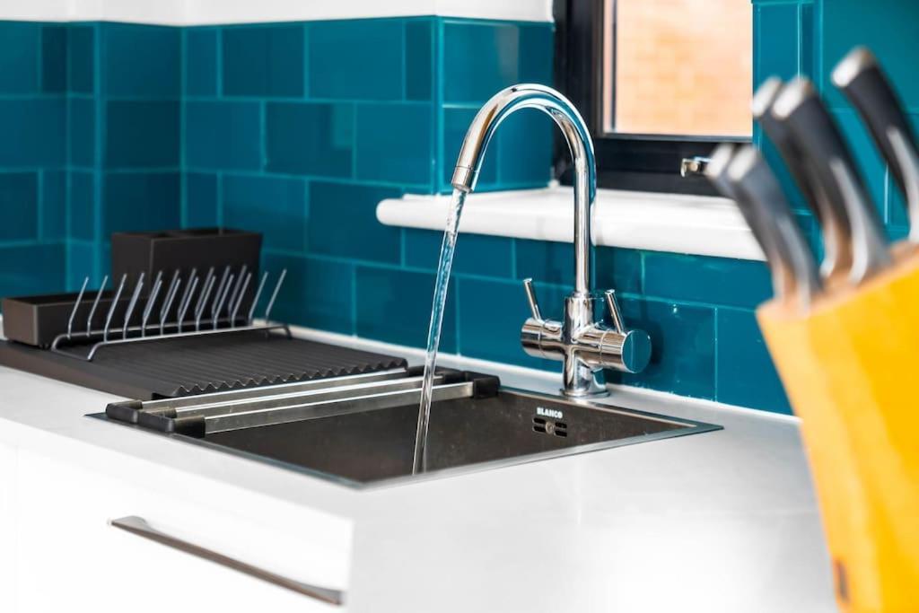 2 Bed W/parking - Centre ✘ Private Rooftop Terrace → Close To Brindley Place, Broad St, Utilita Arena Birmingham, Legoland, Sea Life Centre Birmingham, Symphony Hall Apartment *