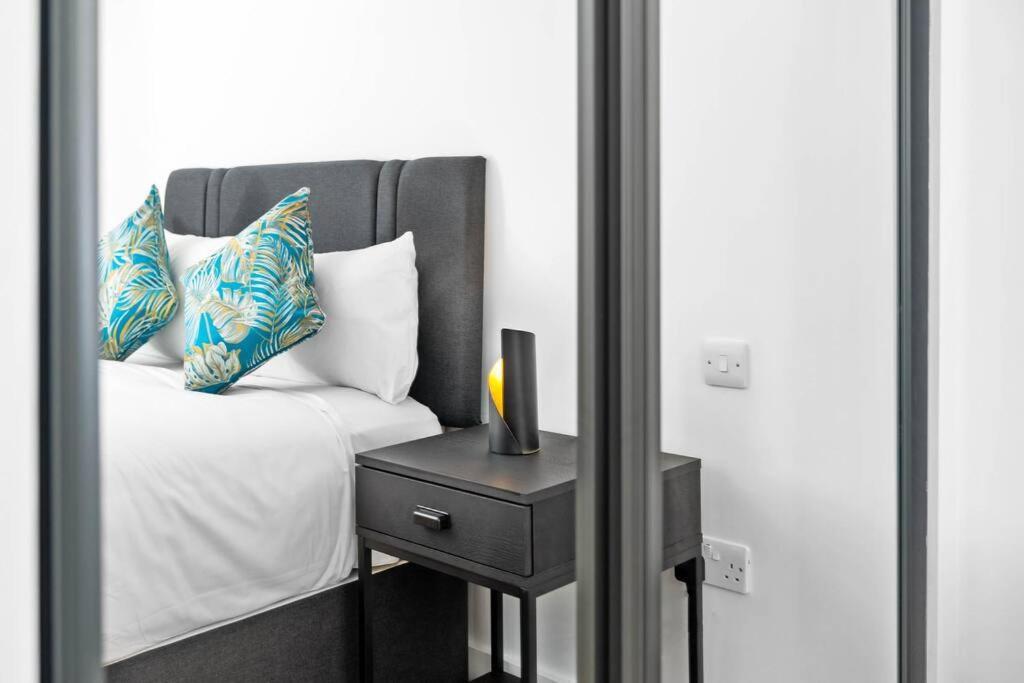 Apartment 2 Bed W/parking - Centre ✘ Private Rooftop Terrace → Close To Brindley Place, Broad St, Utilita Arena Birmingham, Legoland, Sea Life Centre Birmingham, Symphony Hall *