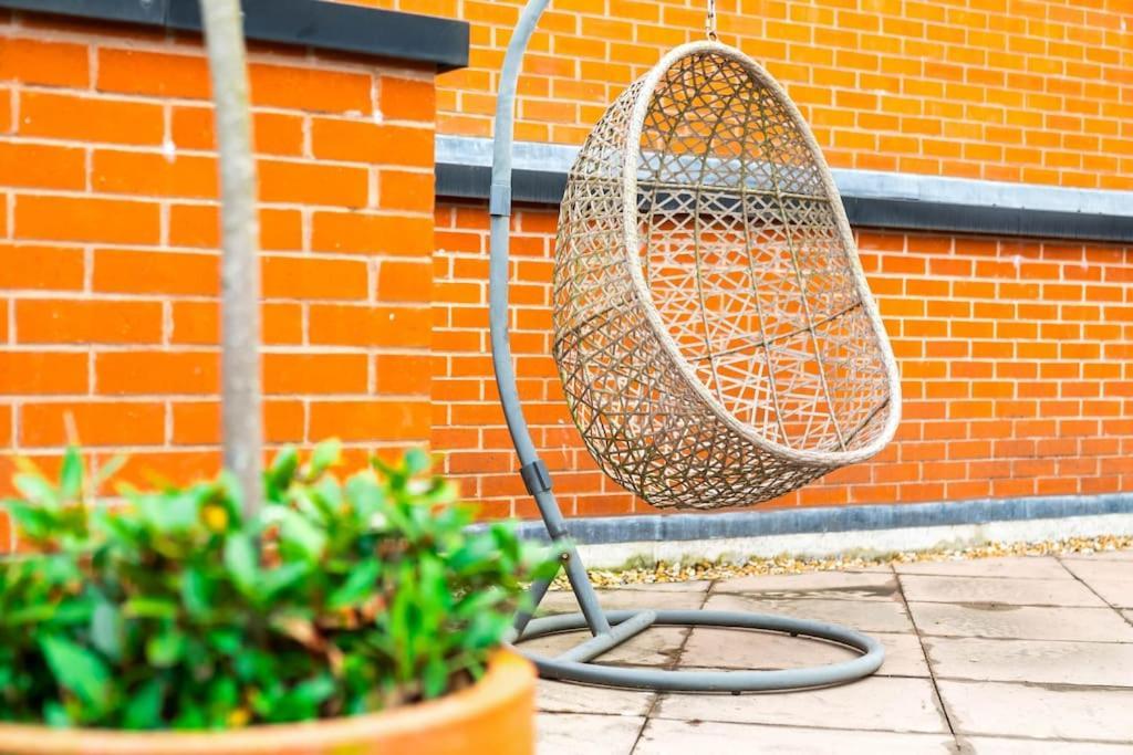 Apartment 2 Bed W/parking - Centre ✘ Private Rooftop Terrace → Close To Brindley Place, Broad St, Utilita Arena Birmingham, Legoland, Sea Life Centre Birmingham, Symphony Hall