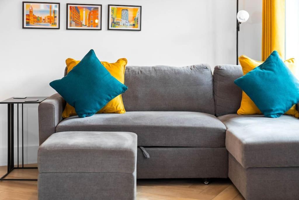 Apartment 2 Bed W/parking - Centre ✘ Private Rooftop Terrace → Close To Brindley Place, Broad St, Utilita Arena Birmingham, Legoland, Sea Life Centre Birmingham, Symphony Hall *