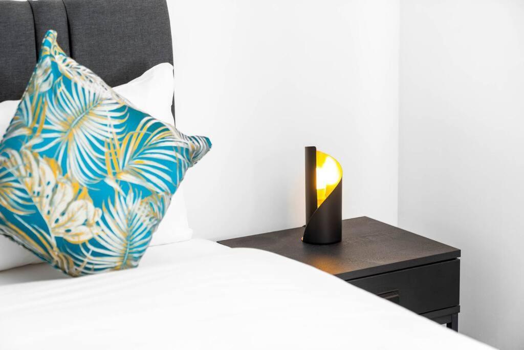 Apartment 2 Bed W/parking - Centre ✘ Private Rooftop Terrace → Close To Brindley Place, Broad St, Utilita Arena Birmingham, Legoland, Sea Life Centre Birmingham, Symphony Hall Birmingham