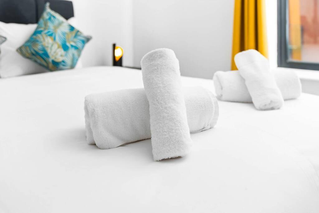 2 Bed W/parking - Centre ✘ Private Rooftop Terrace → Close To Brindley Place, Broad St, Utilita Arena Birmingham, Legoland, Sea Life Centre Birmingham, Symphony Hall *