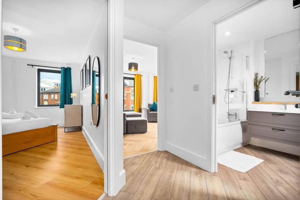 Apartment 2 Bed W/parking - Centre ✘ Private Rooftop Terrace → Close To Brindley Place, Broad St, Utilita Arena Birmingham, Legoland, Sea Life Centre Birmingham, Symphony Hall