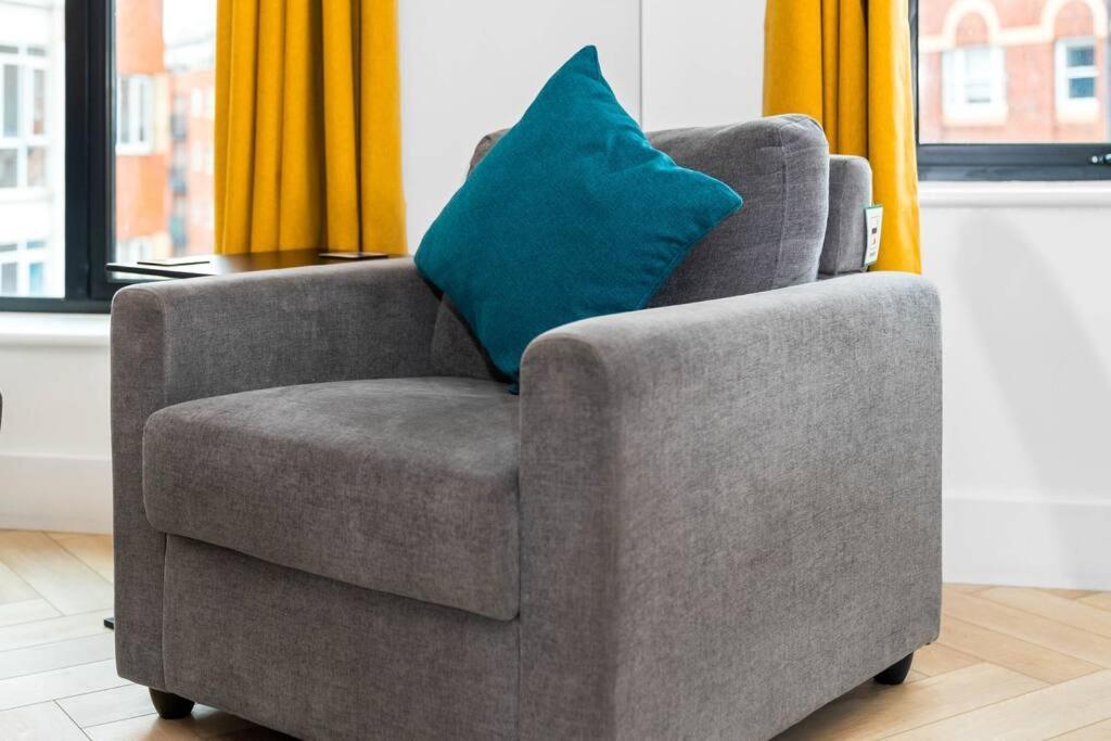 2 Bed W/parking - Centre ✘ Private Rooftop Terrace → Close To Brindley Place, Broad St, Utilita Arena Birmingham, Legoland, Sea Life Centre Birmingham, Symphony Hall Birmingham