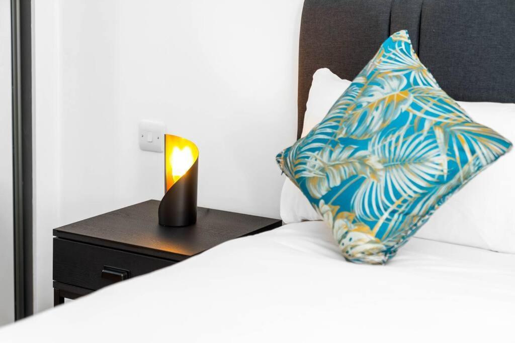 2 Bed W/parking - Centre ✘ Private Rooftop Terrace → Close To Brindley Place, Broad St, Utilita Arena Birmingham, Legoland, Sea Life Centre Birmingham, Symphony Hall Apartment Birmingham