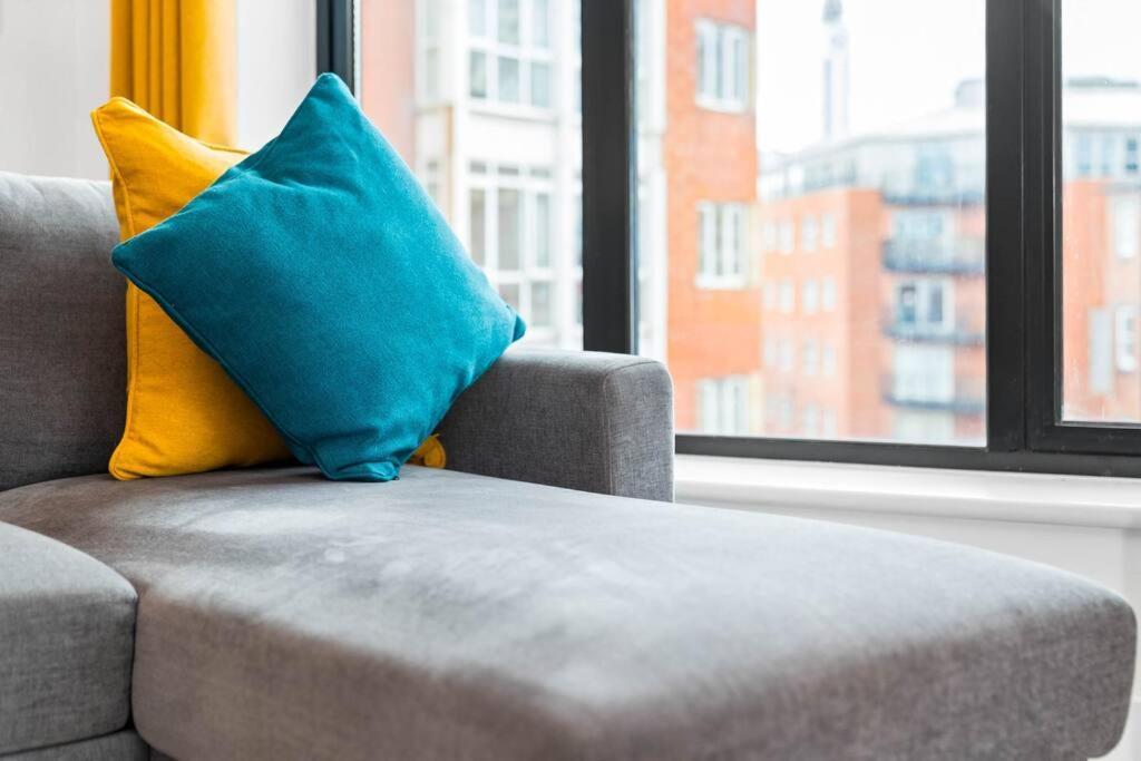 2 Bed W/parking - Centre ✘ Private Rooftop Terrace → Close To Brindley Place, Broad St, Utilita Arena Birmingham, Legoland, Sea Life Centre Birmingham, Symphony Hall * Birmingham