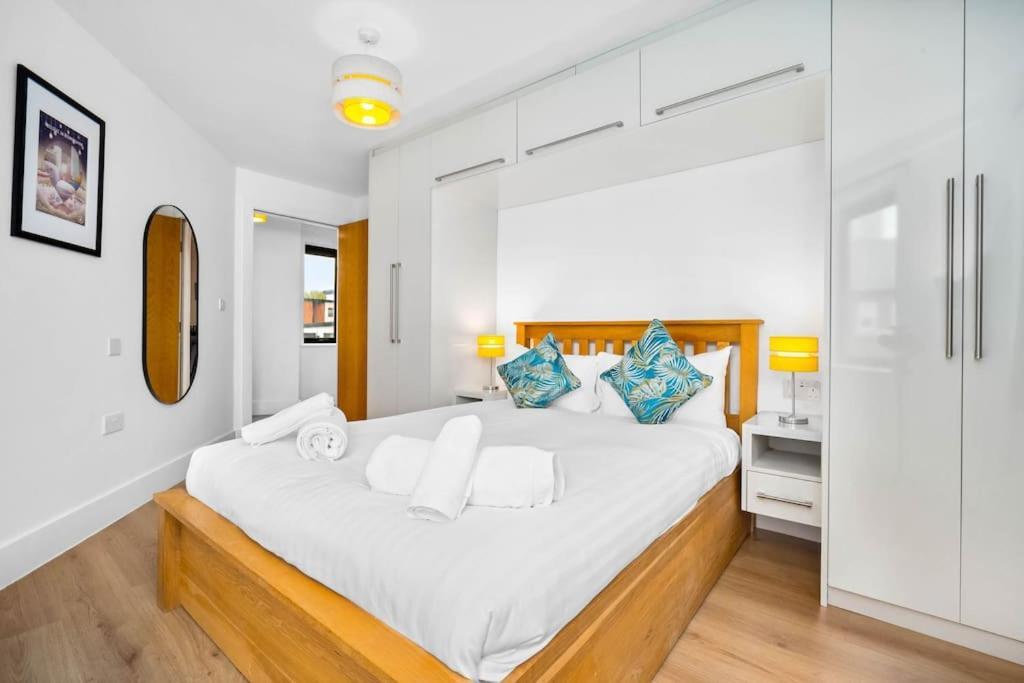 2 Bed W/parking - Centre ✘ Private Rooftop Terrace → Close To Brindley Place, Broad St, Utilita Arena Birmingham, Legoland, Sea Life Centre Birmingham, Symphony Hall