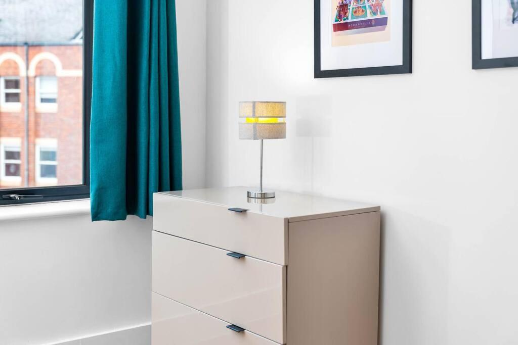 Apartment 2 Bed W/parking - Centre ✘ Private Rooftop Terrace → Close To Brindley Place, Broad St, Utilita Arena Birmingham, Legoland, Sea Life Centre Birmingham, Symphony Hall