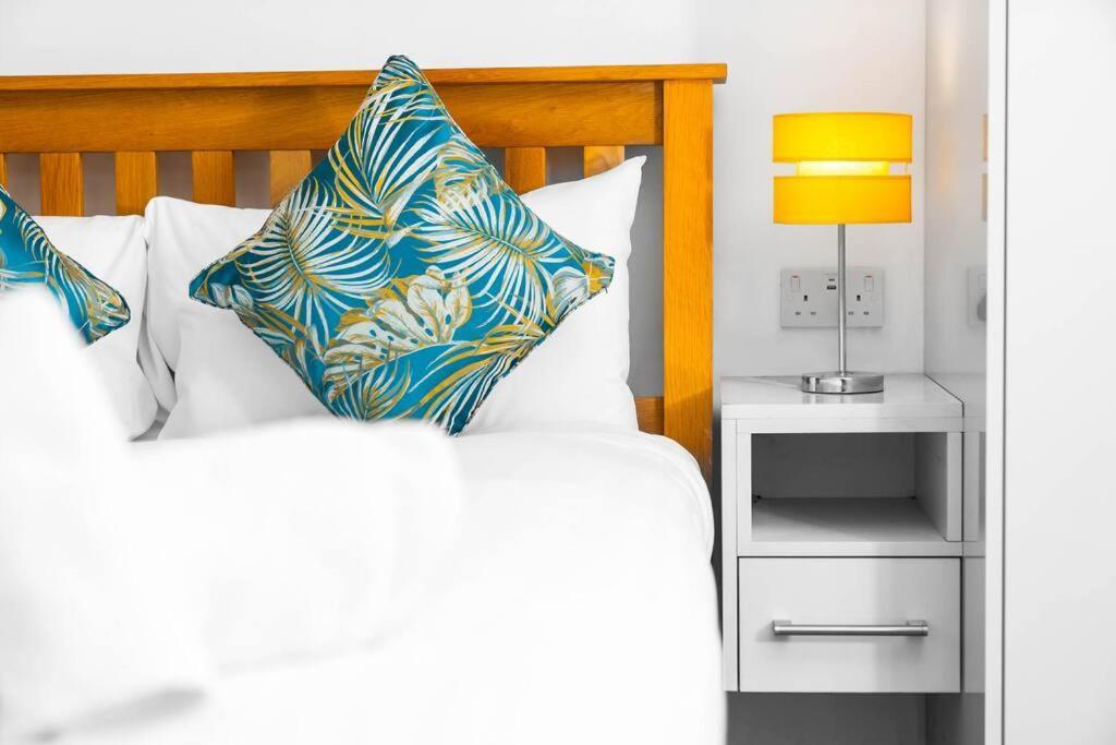 2 Bed W/parking - Centre ✘ Private Rooftop Terrace → Close To Brindley Place, Broad St, Utilita Arena Birmingham, Legoland, Sea Life Centre Birmingham, Symphony Hall Apartment *